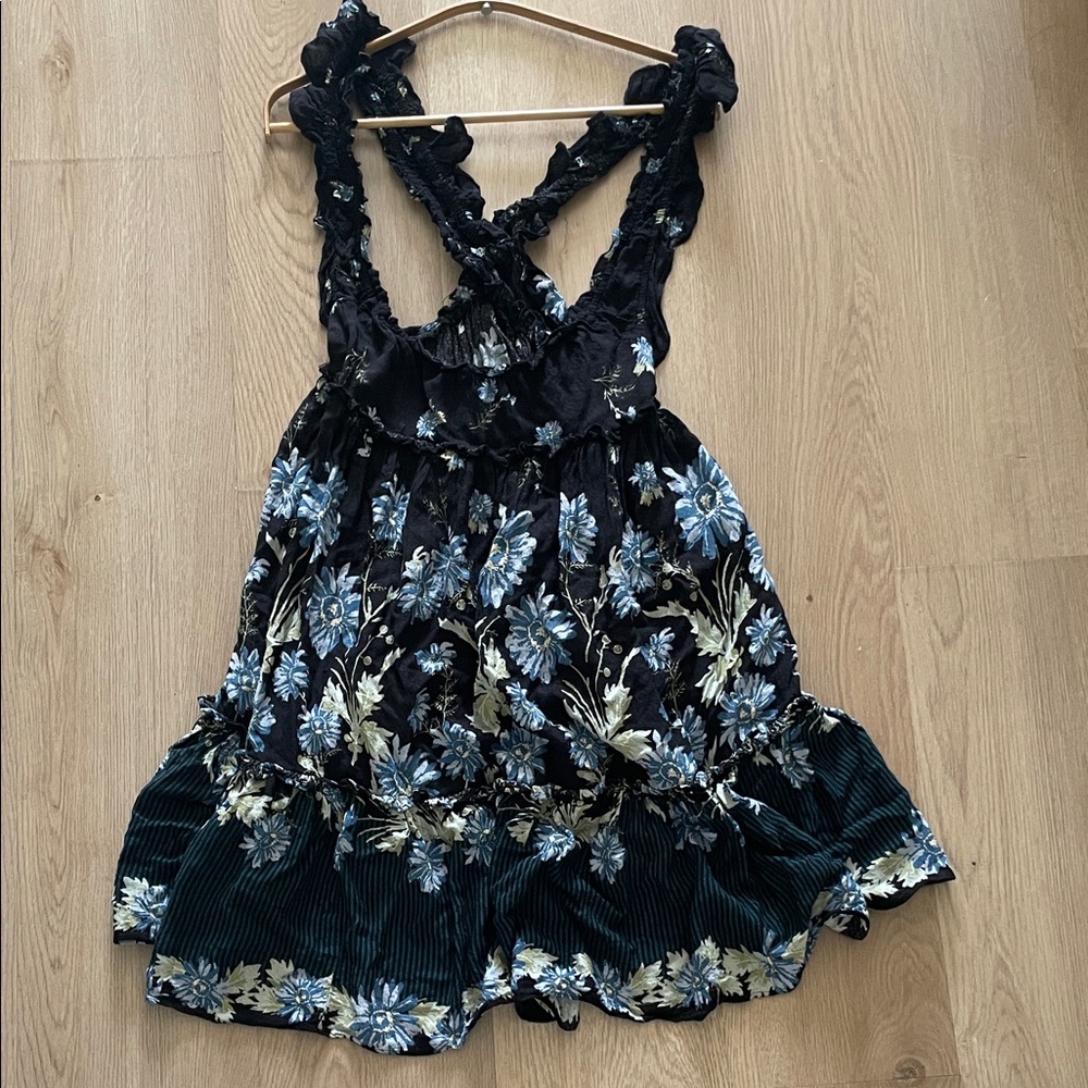 Floral Ruffled Sleeveless Top